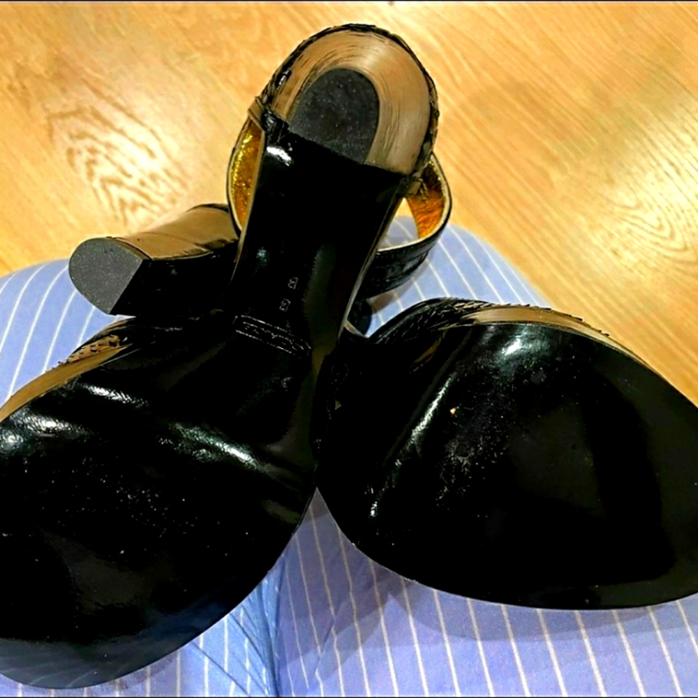 SOLD!- Coach- Black & Gold Pumps, never worn, Size 8 - Picture 4 of 8